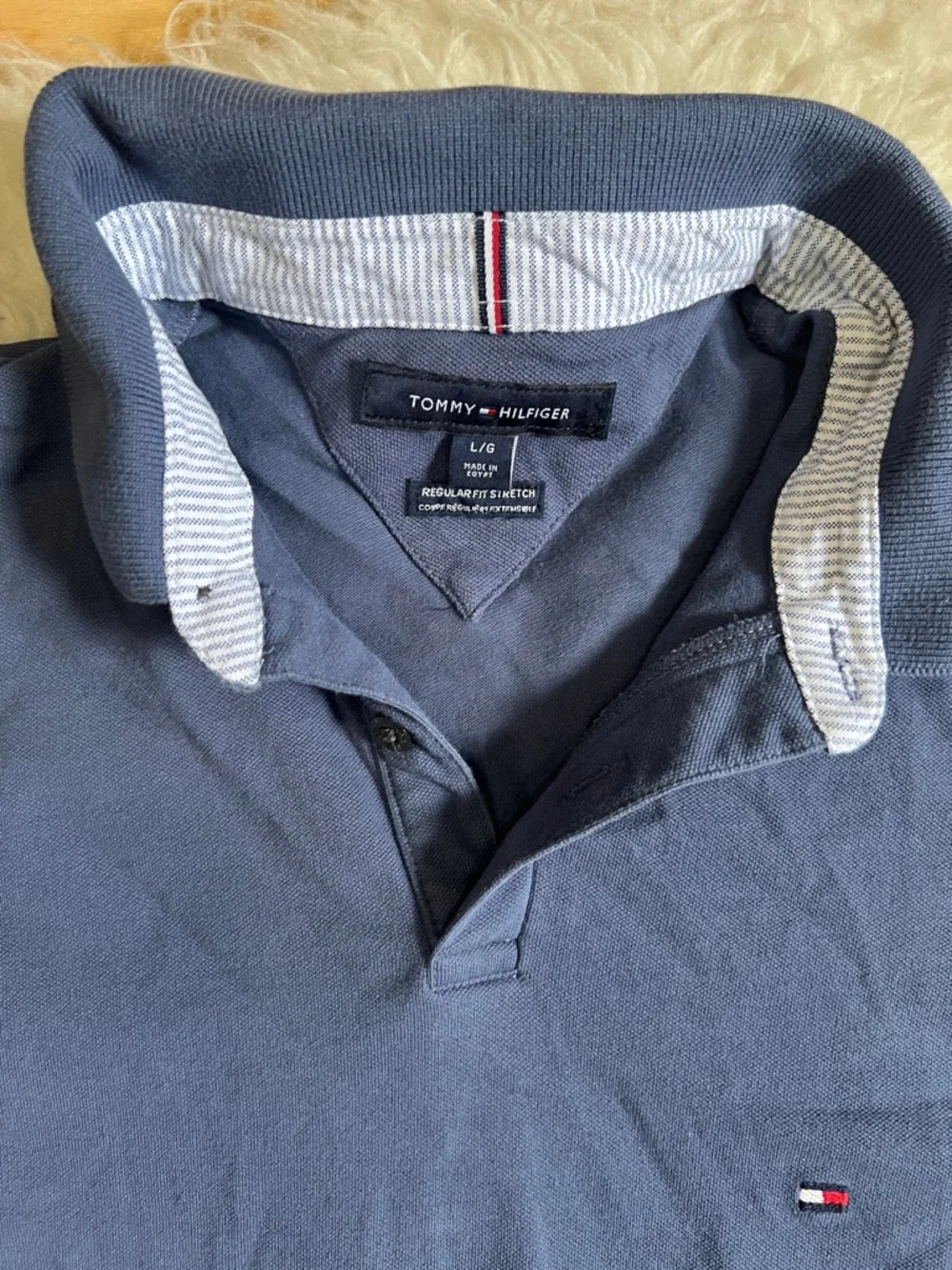 Tommy Hilfiger Men’s Dark Blue Polo with Contrast Collar - Picture 2 of 5